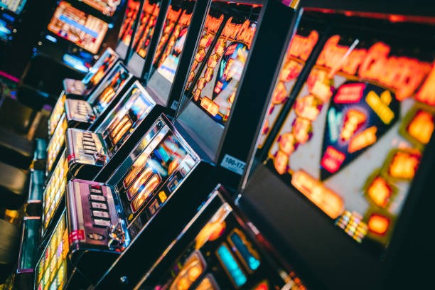 luxury168 mobile app showing Mesin Arcade game loading on low-bandwidth connection with progress indicator
